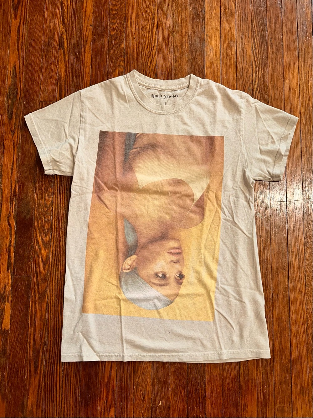 Ariana Grande Men’s Small Beige Short Sleeve Sweetener Music Shirt